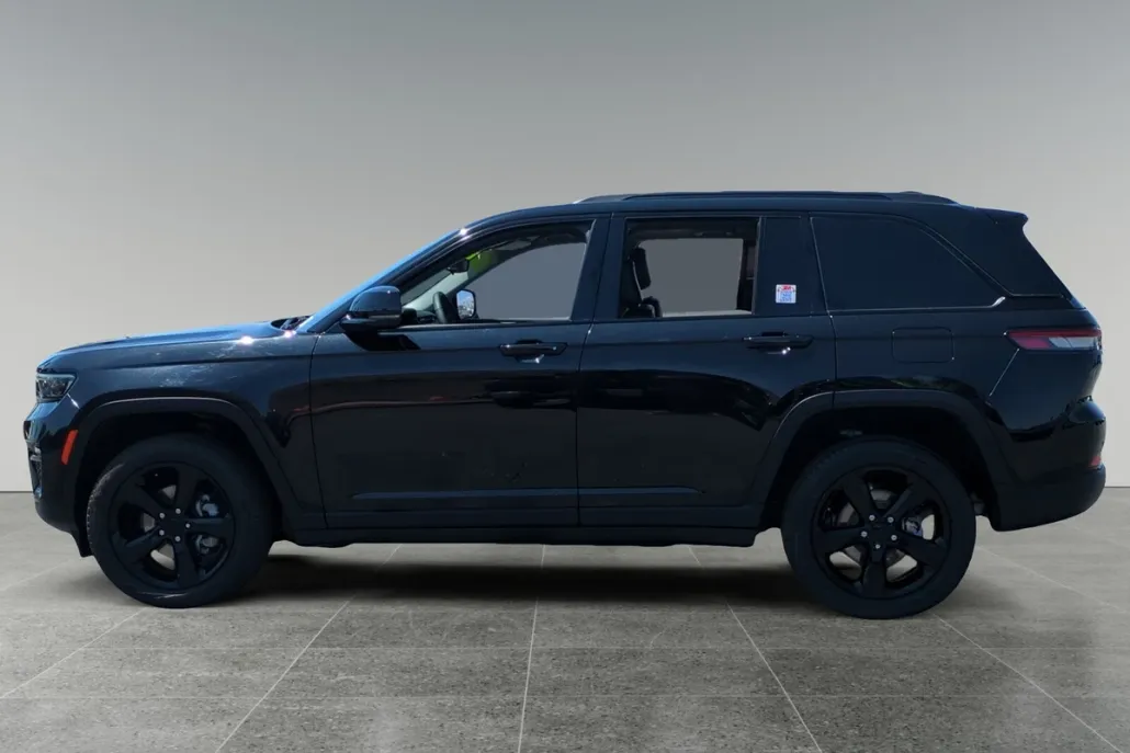 2023 Jeep Grand Cherokee Limited photo 1