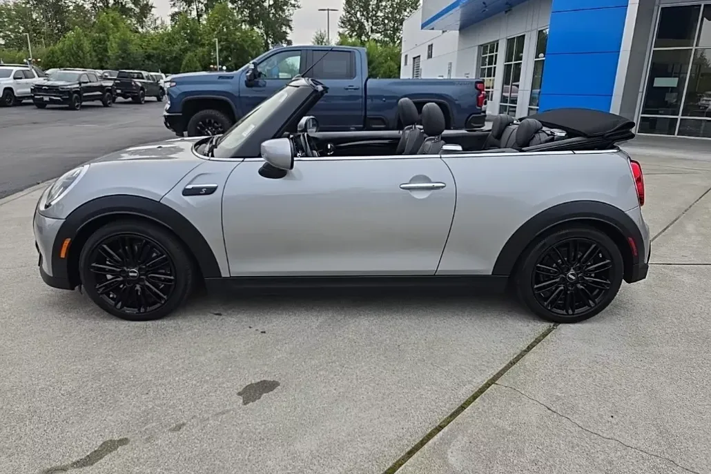2024 Mini Cooper Convertible Signature photo 1