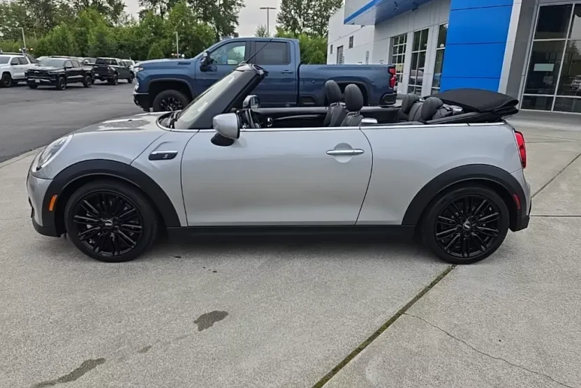 2024 Mini Cooper Convertible Signature photo 1