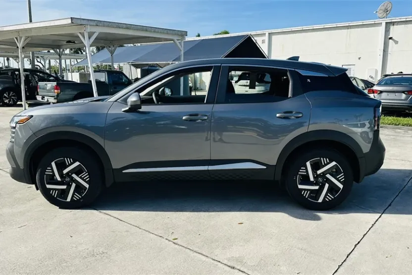 2025 Nissan Kicks SV photo 1