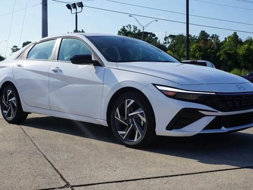 2025 Hyundai Elantra SEL Sport photo 1