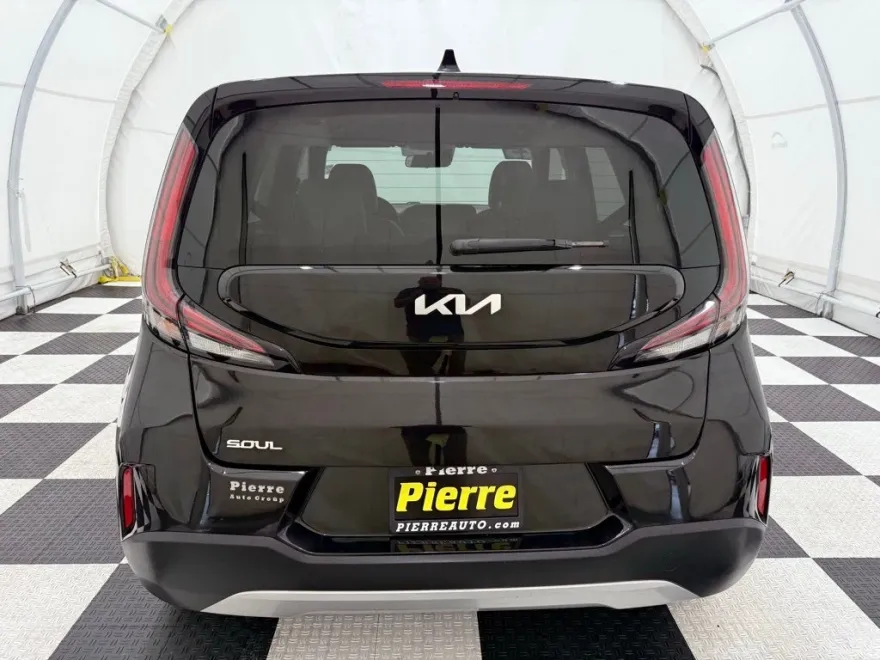 2023 Kia Soul LX photo 1