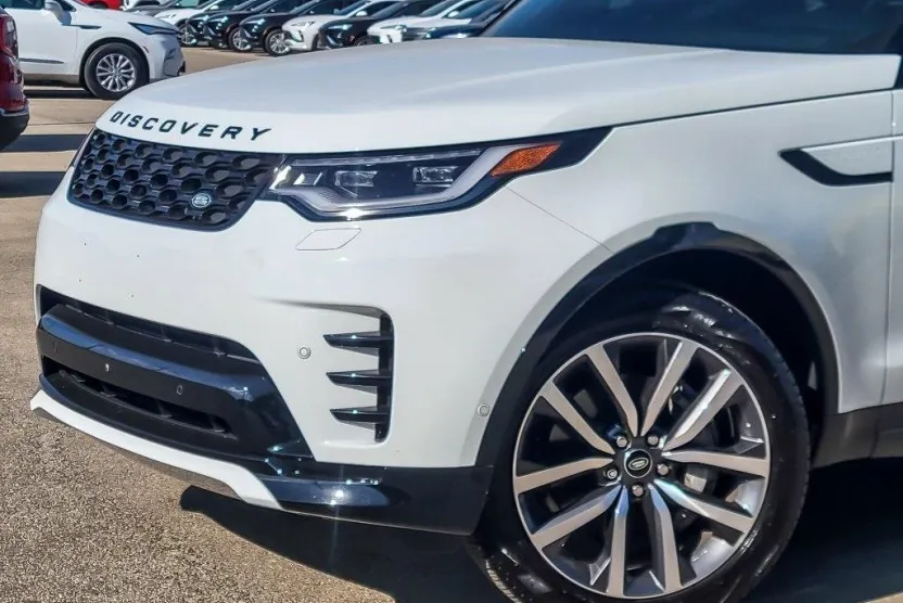 2024 Land Rover Discovery SE photo 1