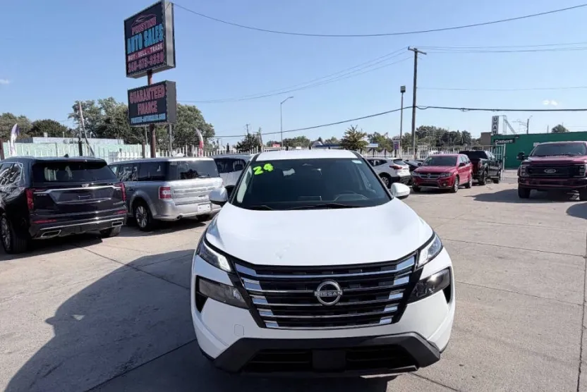 2024 Nissan Rogue SV photo 1