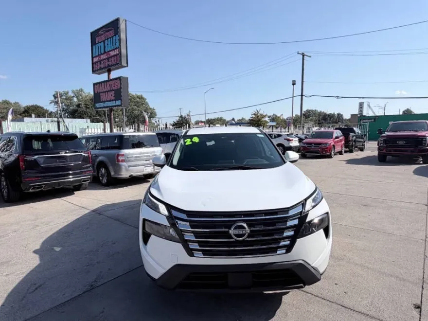 2024 Nissan Rogue SV photo 1