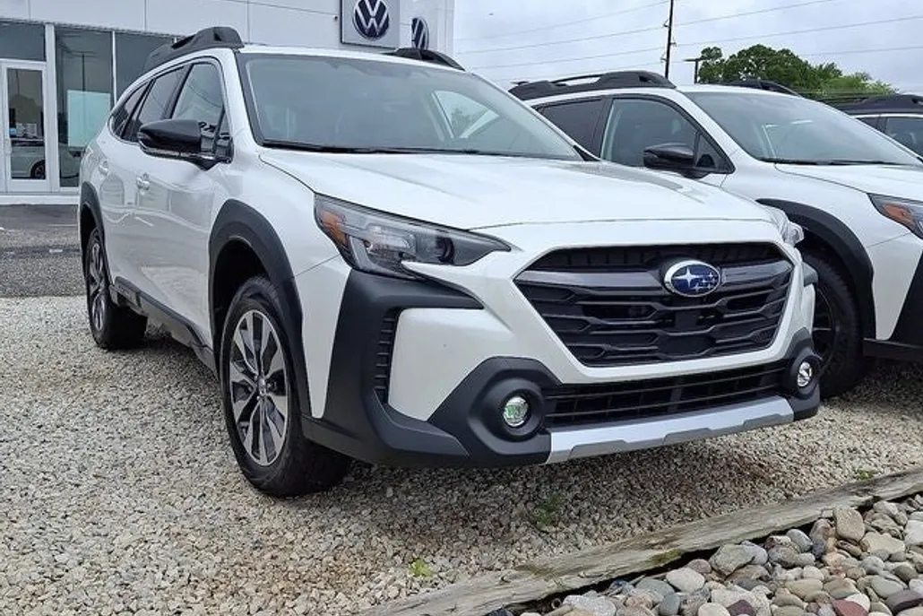 2025 Subaru Outback Limited photo 1