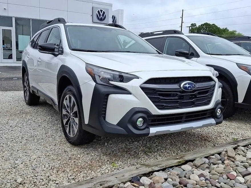 2025 Subaru Outback Limited photo 1