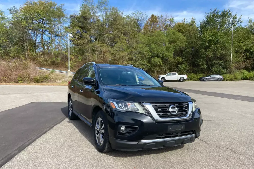 2019 Nissan Pathfinder SL photo 1