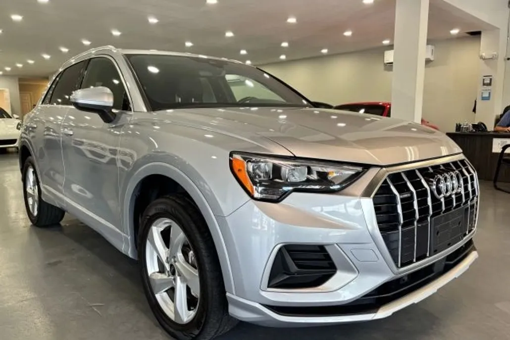 2021 Audi Q3 40 TFSI Premium photo 1