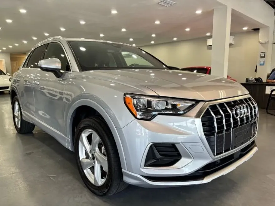 2021 Audi Q3 40 TFSI Premium photo 1