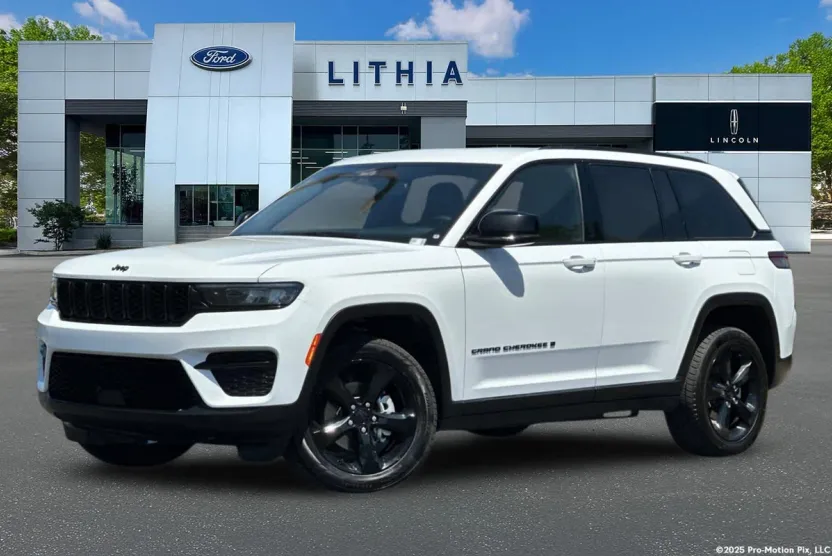 2023 Jeep Grand Cherokee Laredo photo 1