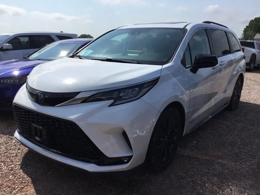 2021 Toyota Sienna XSE photo 1