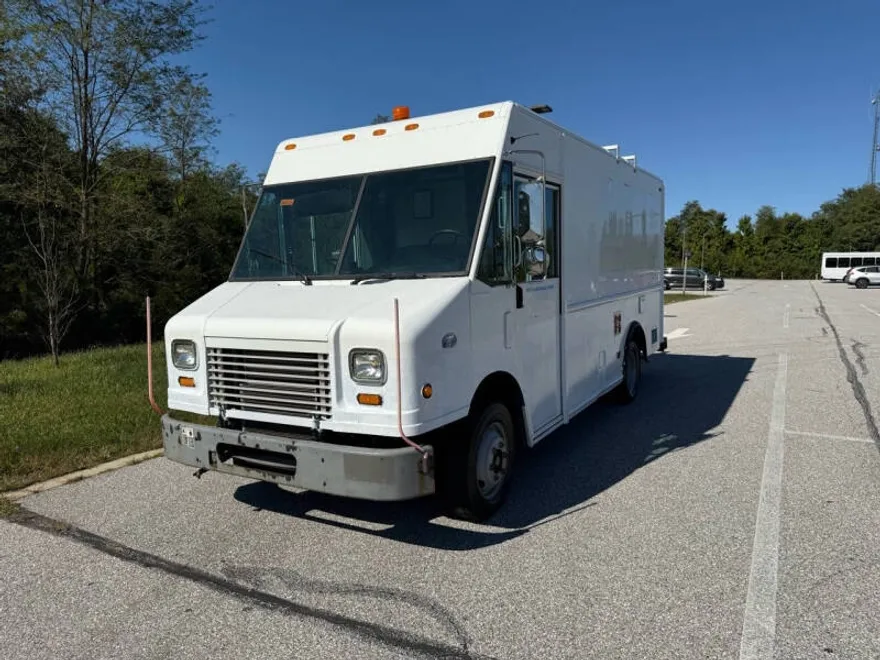 2010 Freightliner MT 45 Chassis photo 1
