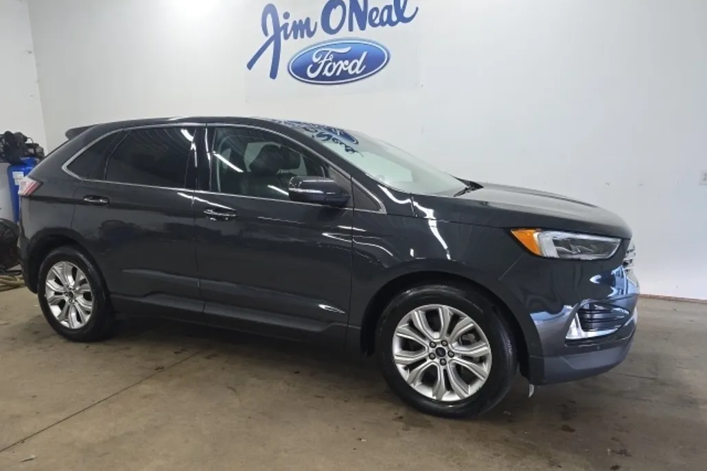 2021 Ford Edge Titanium photo 1