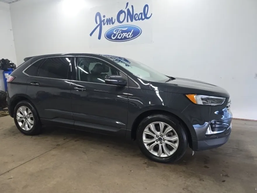 2021 Ford Edge Titanium photo 1