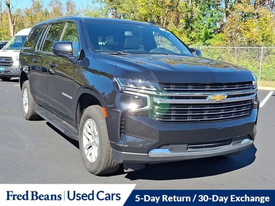 2021 Chevrolet Suburban LT photo 1