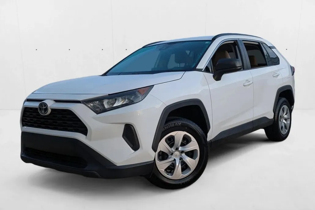 2021 Toyota RAV4 LE photo 1