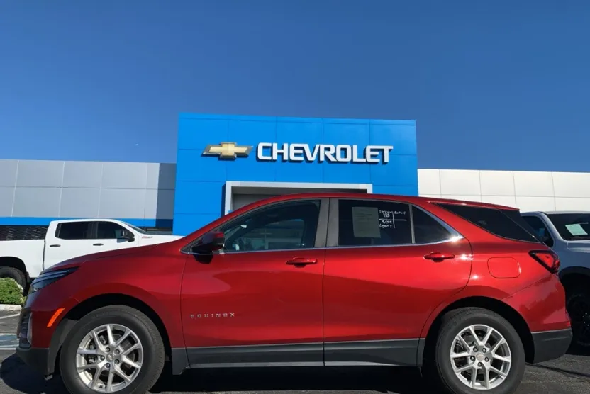 2023 Chevrolet Equinox LT photo 1