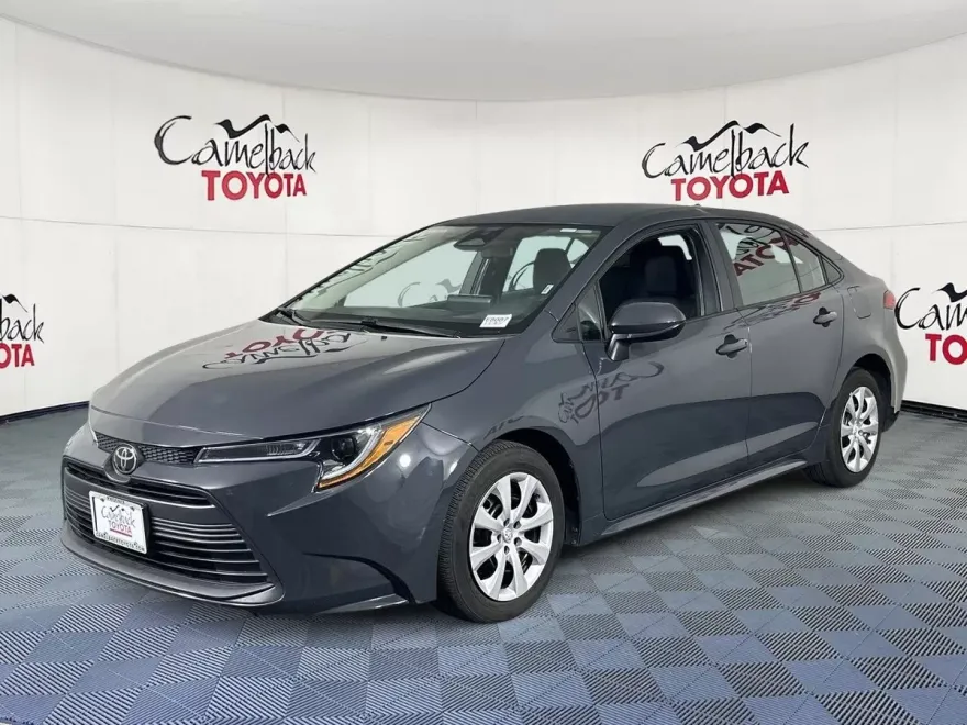 2024 Toyota Corolla LE photo 1