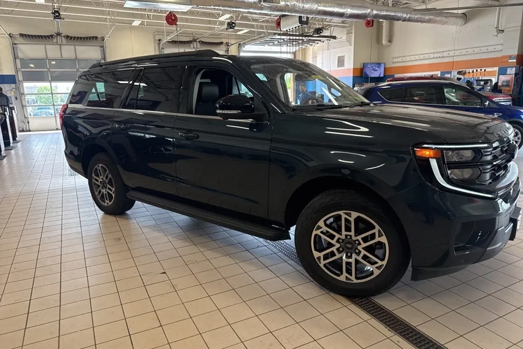 2025 Ford Expedition MAX XLT photo 1