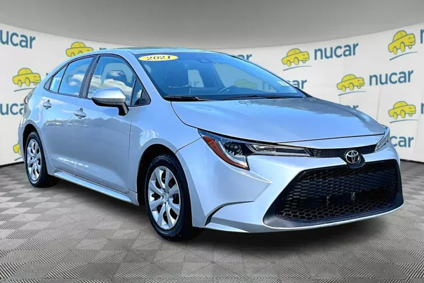 2021 Toyota Corolla LE photo 1