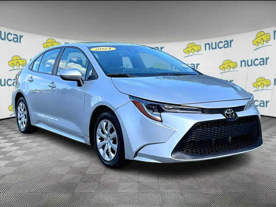 2021 Toyota Corolla LE photo 1