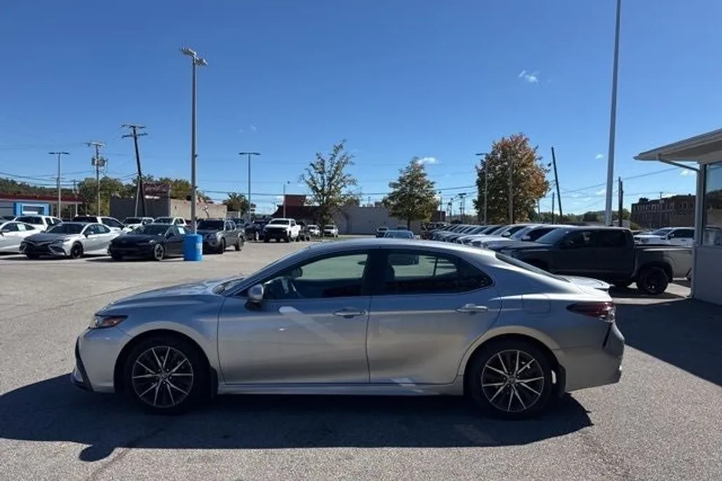 2023 Toyota Camry SE photo 1