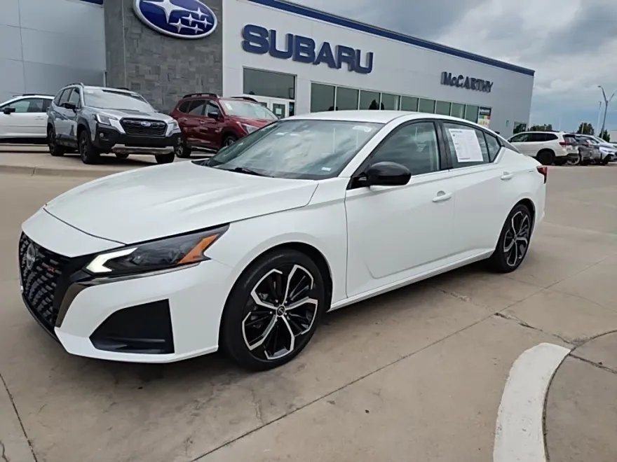 2023 Nissan Altima 2.5 SR photo 1