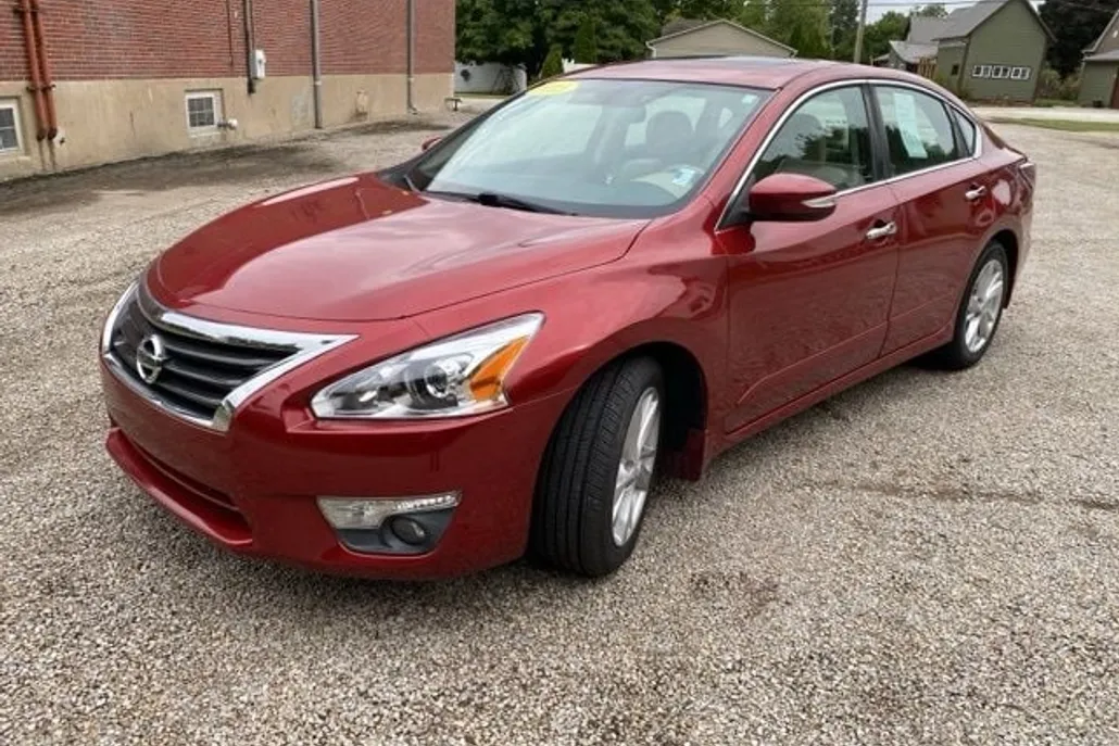 2015 Nissan Altima 2.5 SV photo 1