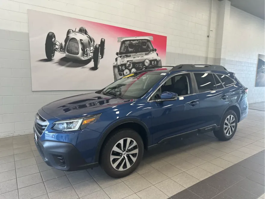 2022 Subaru Outback Premium photo 1