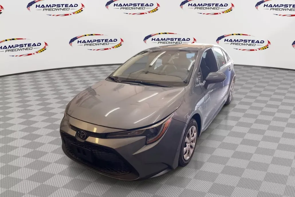 2021 Toyota Corolla LE photo 1