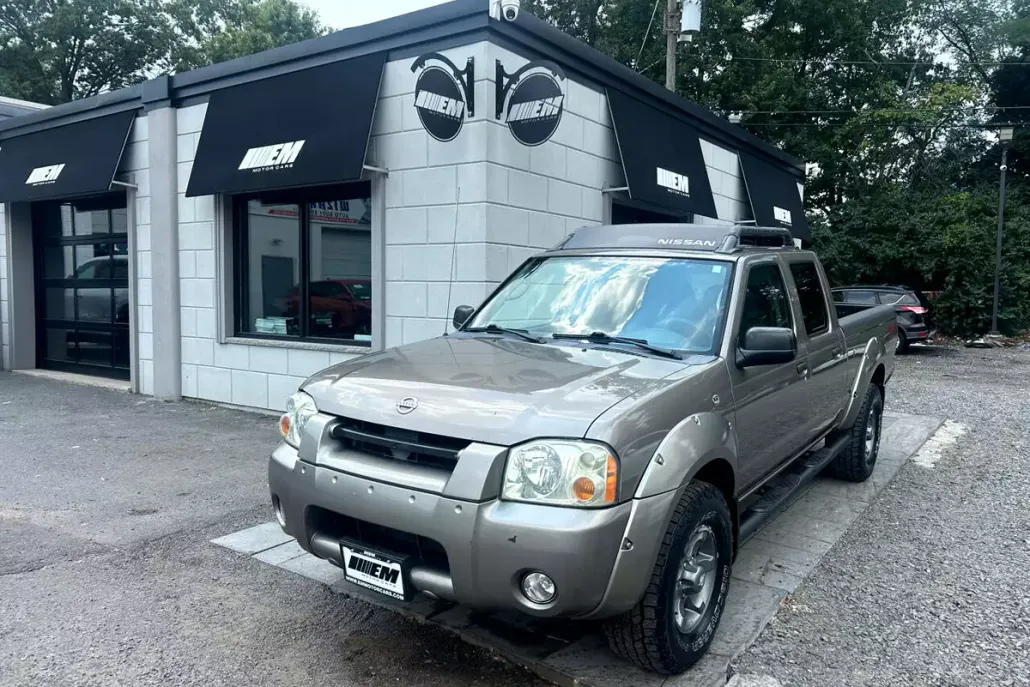 2004 Nissan Frontier XE Crew Cab photo 1