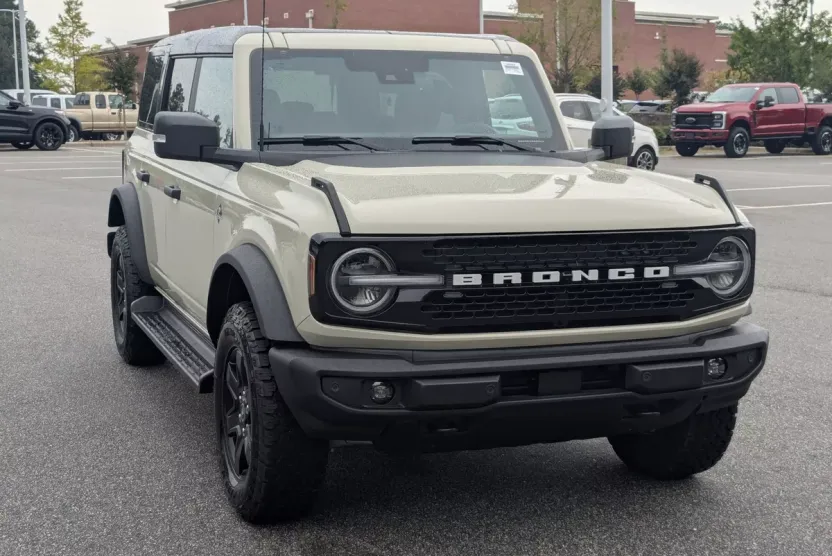 2025 Ford Bronco Outer Banks photo 1