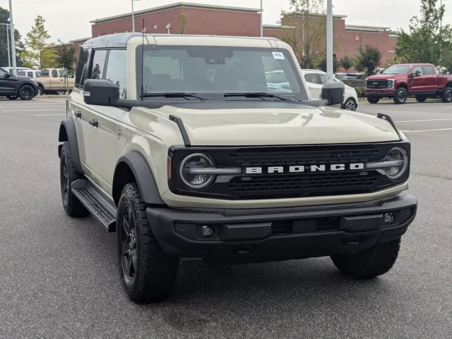 2025 Ford Bronco Outer Banks photo 1