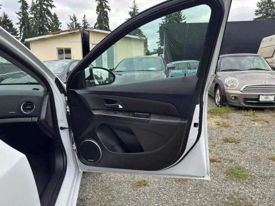 2016 Chevrolet Cruze photo 1