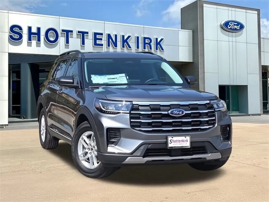 2025 Ford Explorer photo 1