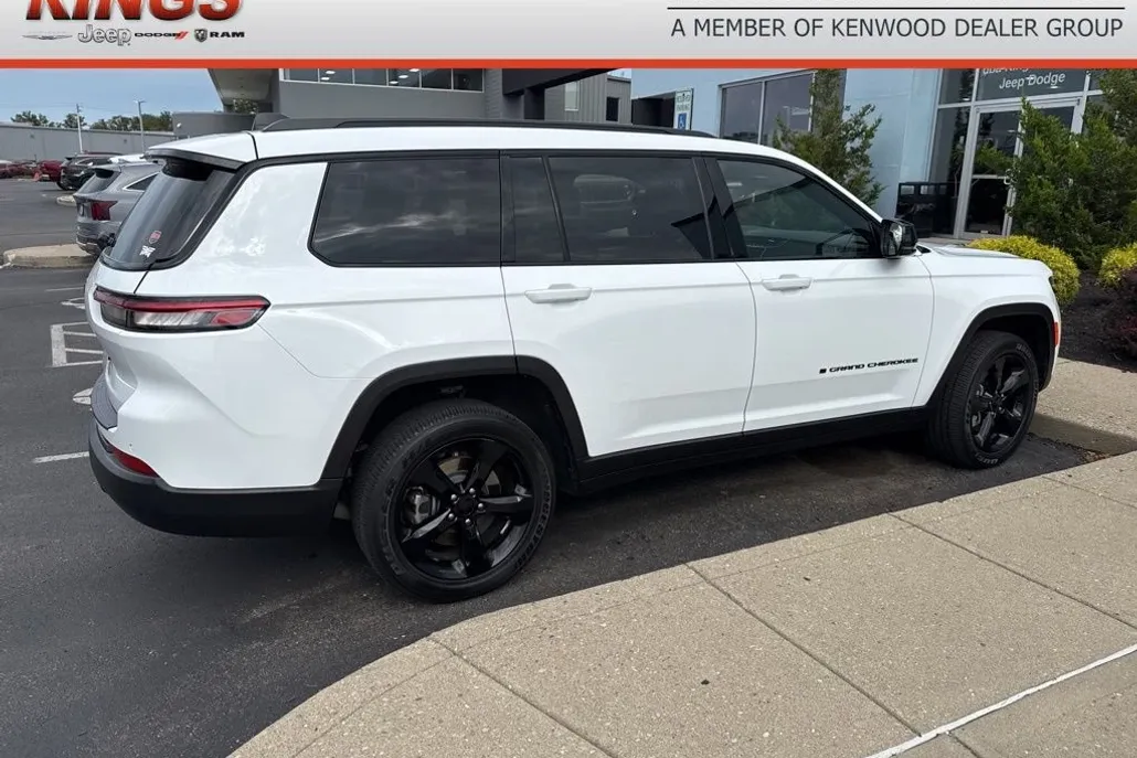 2023 Jeep Grand Cherokee Altitude photo 1