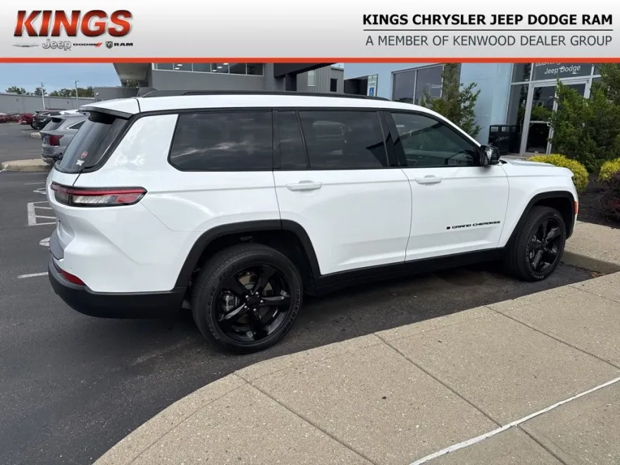 2023 Jeep Grand Cherokee Altitude photo 1