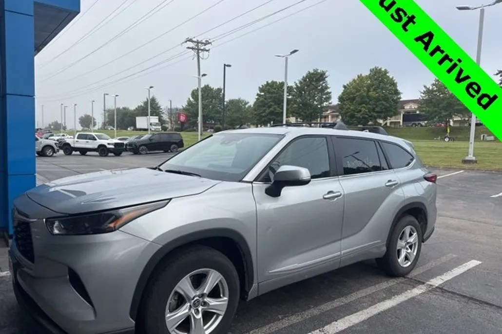 2023 Toyota Highlander L photo 1