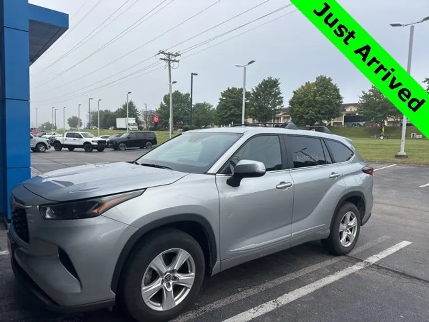 2023 Toyota Highlander L photo 1