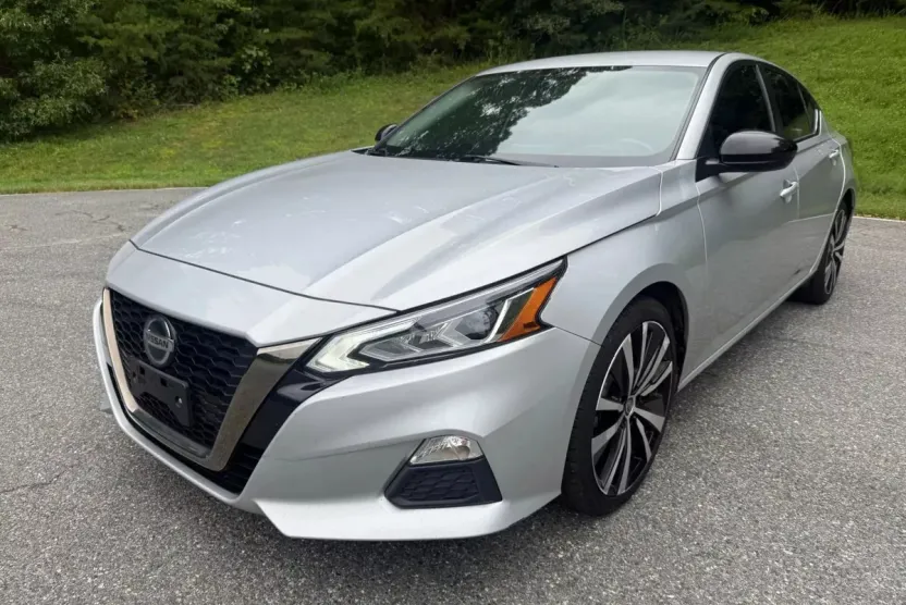 2021 Nissan Altima 2.5 SR photo 1