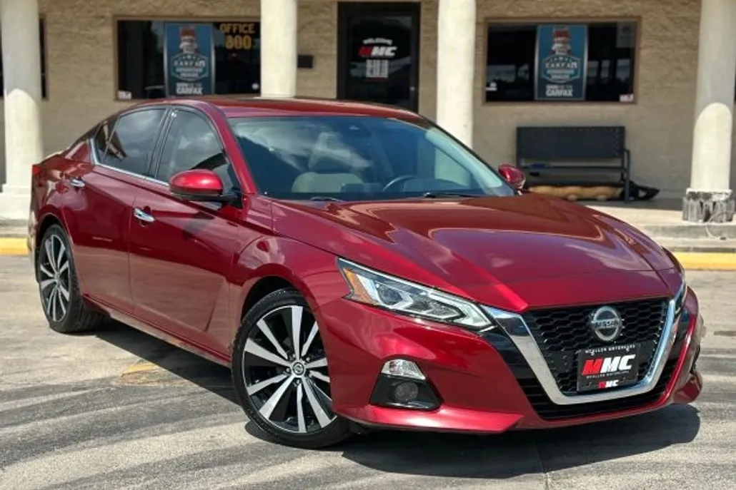 2019 Nissan Altima 2.5 Platinum photo 1
