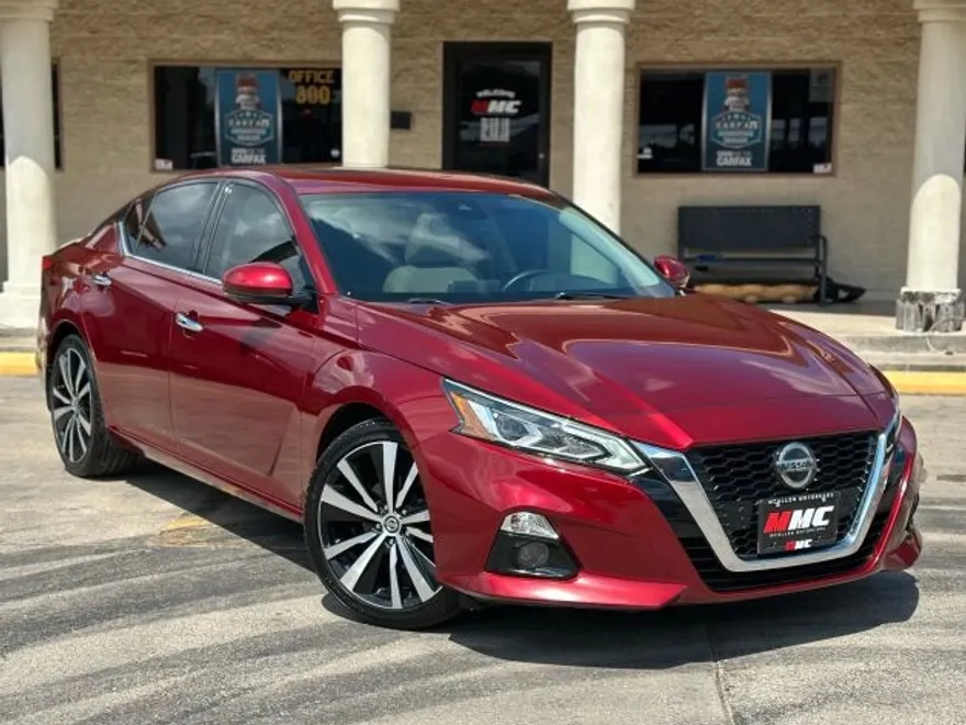 2019 Nissan Altima 2.5 Platinum photo 1