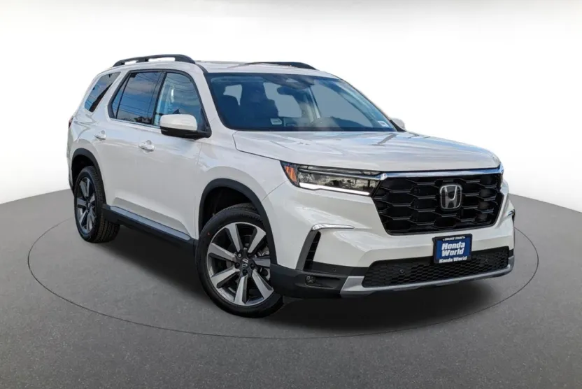 2025 Honda Pilot Touring photo 1