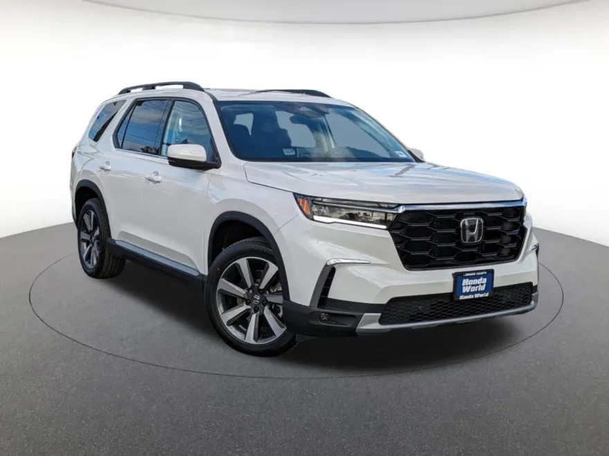 2025 Honda Pilot Touring photo 1