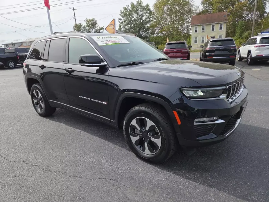 2023 Jeep Grand Cherokee Base photo 1