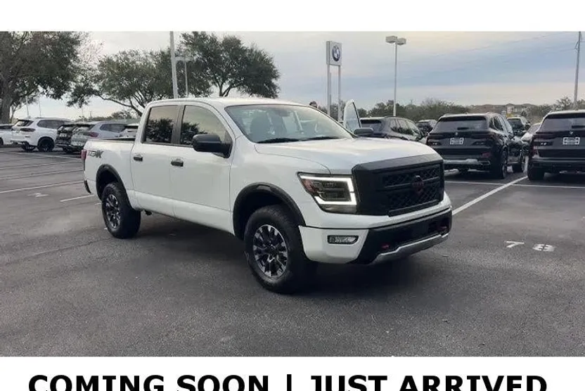 2023 Nissan Titan PRO-4X photo 1