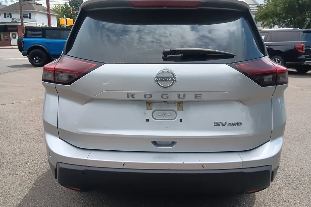 2024 Nissan Rogue SV photo 1