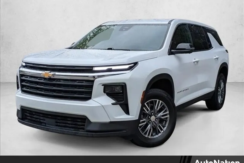 2024 Chevrolet Traverse LS photo 1