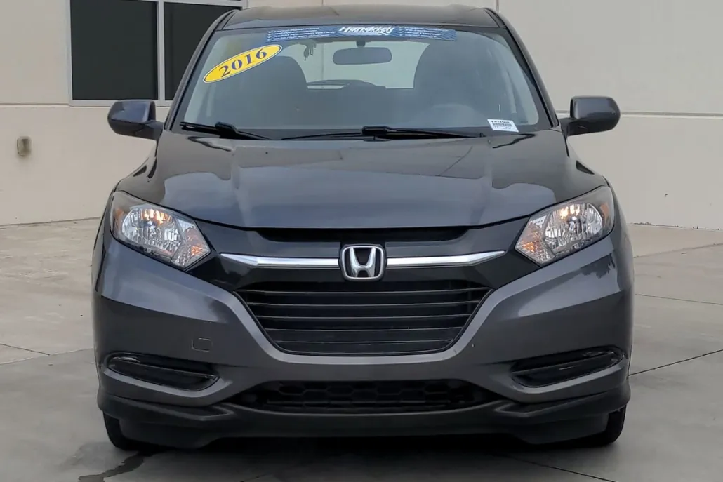 2016 Honda HR-V LX photo 1
